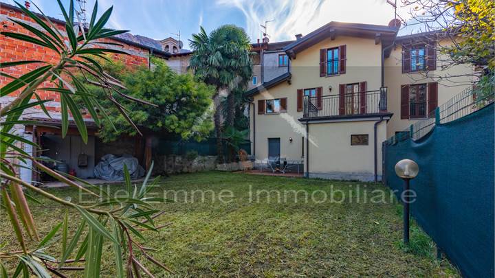 Vendita Casa Singola a Claino con Osteno, giardino