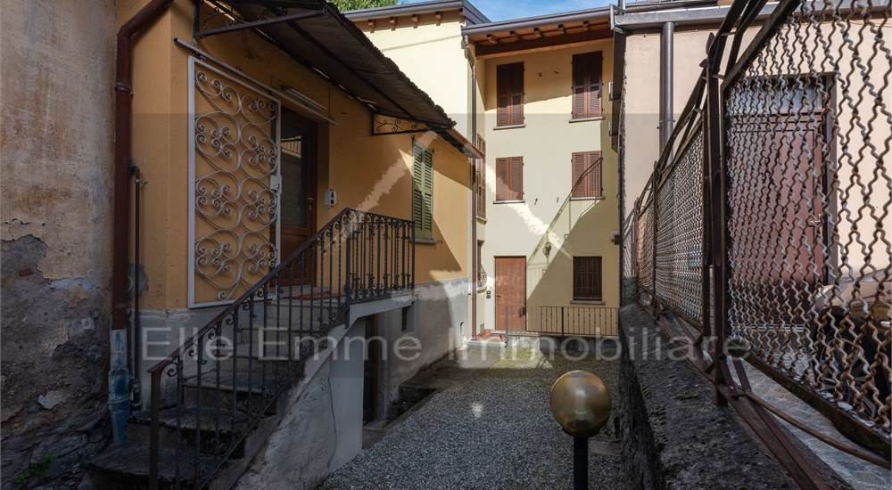 INGRESSO DAL PAESE 