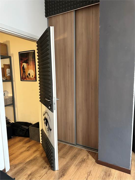 ingresso stanza insonorizzata